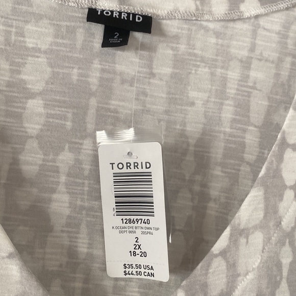 BNWT Torrid Ocean Dye Button Down Top - Picture 2 of 3